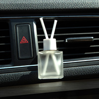 Vente chaude 8ml Mini voiture désodorisant bouteille de parfum vide verre diffuseur accessoire rechargeable parfum voiture avec diffuseur bâton