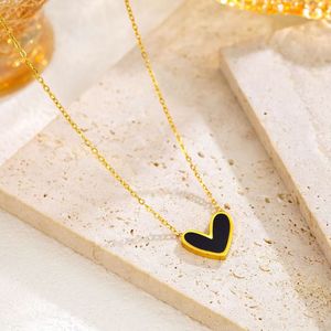 Fashion Light Luxury Simple Design <b>Black</b> <b>Heart</b> Necklace 18K Gold White Shell <b>Heart</b> Necklace Earrings Set Asymmetrical <b>Heart</b> - Product Image 3