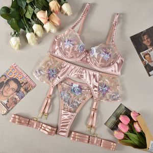 Ensemble de Lingerie Femme INS en Dentelle Brodé Color Block avec Soutien-Gorge, Culotte, <span class=keywords><strong>Porte</strong></span>-Jarretelles – Ensemble 4 Pièces Sexy en Maille Transparente, Confort Léger - Product Image 1