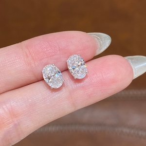 เครื่องประดับเพชร Aazuo 18K เพชรเลี้ยงในห้องปฏิบัติการ ดีไซน์คลาสสิก รูปทรงต่างๆ ตัวเรือนแบบกรงเล็บ 2.0 กะรัต ต่างหูแบบติดหู 1 คู่ ของขวัญสำหรับผู้หญิง สวมใส่ได้ทุกวัน - Product Image 3