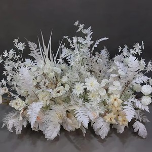 L-082 Elegante Composizione Floreale Bianca e Verde Fatta a Mano in Seta per Corridoio Nuziale Minimalista e Decorazione di Sfondi per Eventi - Product Image 1