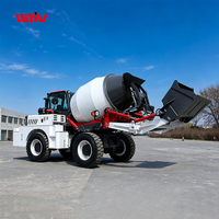 Camion malaxeur autochargeur 5m³ à châssis articulé sur essieu arrière, équipé d'un moteur 4x4 et d'une cabine à grande garde au sol