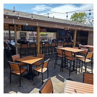 Ensemble de meubles de restaurant pour intérieur et extérieur, café, bistrot, résistant aux intempéries, durable, en aluminium, plastique, bois, métal, aspect teck synthétique, tables et chaises