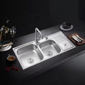 Évier de cuisine moderne en acier inoxydable argenté carré à deux trous avec égouttoir, double bac brossé de 0,8 mm avec poubelle et porte-couteaux - Product Image 4