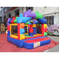Château gonflable pour enfants en forme de blocs de dessins animés, coloré, avec toboggan pour jeux gonflables en plein air
