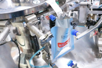 Machine de remplissage et de pesage électronique automatique de haute précision pour sachets préformés en plastique, sachets Ziplock, Doypack et emballage d'aliments pour animaux de compagnie