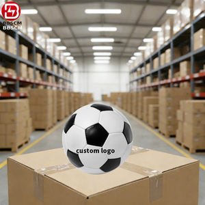 Ballon de football personnalisé avec logo, tailles 3, 4, 5, professionnel, abordable, en PVC noir, avec coutures, ODM - Product Image 1