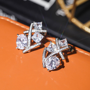 Eleganti Orecchini a Perno Geometrici per Donne, Design con Linee Irregolari, Gioielli per Uso Quotidiano - Product Image 6