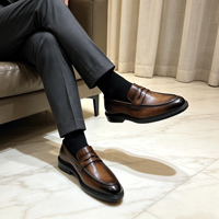 Chaussures habillées de luxe à enfiler pour hommes, mocassins en cuir à semelle épaisse, chaussures patinées personnalisées en usine, look sur mesure haut de gamme à prix d'usine
