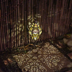 Décorations extérieures marocaines étanches en métal Lampes solaires suspendues vintage Lanterne solaire décorative de jardin extérieur - Product Image 5