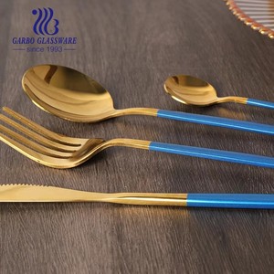 Juego <span class=keywords><strong>de</strong></span> Cubiertos <span class=keywords><strong>de</strong></span> Acero Inoxidable con Acabado Espejo en Oro PVD, Tenedor, Cuchillo, Cuchara para Sopa y Té, con Mango con Pintura Personalizada - Product Image 5