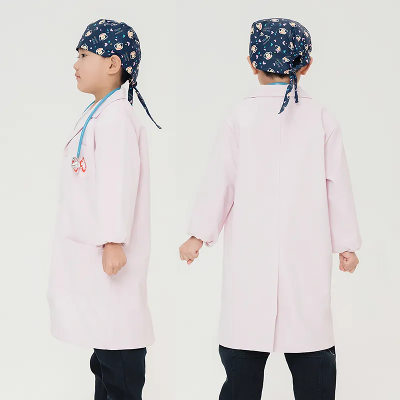 科学実験と病院の制服のための子供の医者と看護師のコスチュームピンクの医療用コートとおもちゃ