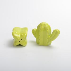 Ensemble de salière poivrière en céramique de style moderne décoration <span class=keywords><strong>cactus</strong></span> assaisonnement stockage des aliments cadeau boîte fabriquée emballage en gros - Product Image 3