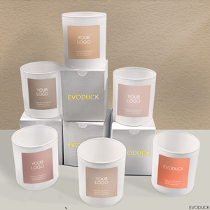 مجموعة هدايا شموع عطرية من شمع الصويا العضوي في وعاء زجاجي مخصص بشعار وتغليف خاص كمعطر للمنزل - Product Image 2