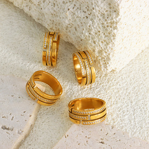 Anillo <span class=keywords><strong>de</strong></span> circón <span class=keywords><strong>de</strong></span> <span class=keywords><strong>tres</strong></span> capas lujoso <span class=keywords><strong>de</strong></span> gama alta, anillo <span class=keywords><strong>de</strong></span> apertura <span class=keywords><strong>de</strong></span> acero inoxidable chapado en oro <span class=keywords><strong>de</strong></span> 18 quilates, anillos <span class=keywords><strong>de</strong></span> acero inoxidable por mayor - Product Image 2