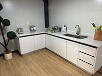 Maison préfabriquée en conteneur de 40 pieds pour les États-Unis, 1 unité par conteneur 40HQ, pas de volume de fret inutile, homologué CE, toutes les couleurs RAL disponibles