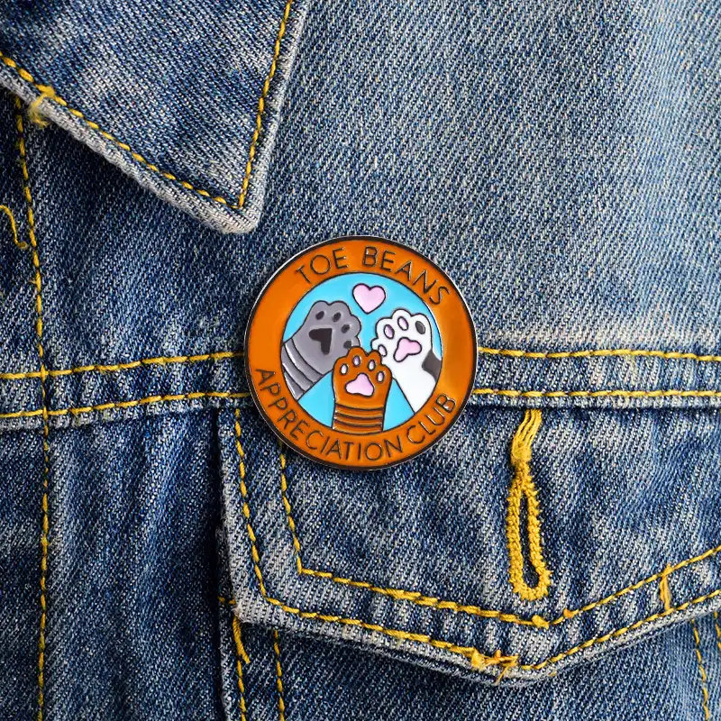Cartoon Cat Claw Vintage Brooch Anime Badges Pin Brooches For Women Jewelry Gifts Men Metal Enamel Pins Badges Lapel Pins Brooch