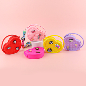 Bolso Bandolera <span class=keywords><strong>de</strong></span> Silicona para Niños a la Moda - Mini Bolso <span class=keywords><strong>de</strong></span> Cadena con Forma <span class=keywords><strong>de</strong></span> Corazón, Dijes <span class=keywords><strong>de</strong></span> Dibujos Animados Desmontables y Flores para Zapatos - Product Image 5