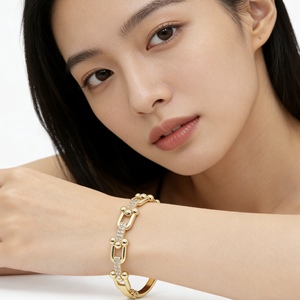 Nouveau bracelet jonc empilable plaqué or 18 carats pour femmes |   Conception de fermoir à broche incrusté de cristaux |   <span class=keywords><strong>Bijoux</strong></span> de <span class=keywords><strong>mode</strong></span> de luxe en gros - Product Image 5