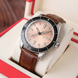Montre de plongée automatique SW200 personnalisée OEM avec cadran brossé soleil saumon, étanche 200M, lunette rotative et verre saphir bombé - Product Image 1