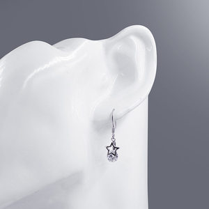 Pendientes de Estrella de Moissanita con Corte Brillante, Minimalistas y Elegantes, Chapados en Oro de 18k sobre Plata de Ley, de Tianyu Gems - Product Image 3
