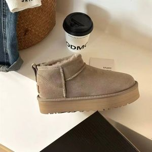 <span class=keywords><strong>Bottes</strong></span> de neige classiques UGAU MINI pour femmes, chaussures d'automne/d'hiver confortables en peau de mouton, en cuir naturel, semelle épaisse, chaudes - Product Image 5