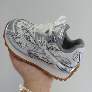 Ready Stock 2025 트렌드 키즈 디자이너 스니커즈 어린이 느슨하고 편안한 은색 럭셔리 스포츠 신발 - Product Image 3