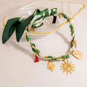 Collar de acero inoxidable con colgante de girasol, patrón a cuadros, joyería elegante de regalo para mujer - Product Image 3