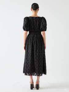 ชุดเดรสมิดิปักลายดอกไม้สีดำดีไซน์สวยเป็นธรรมชาติ - Product Image 2