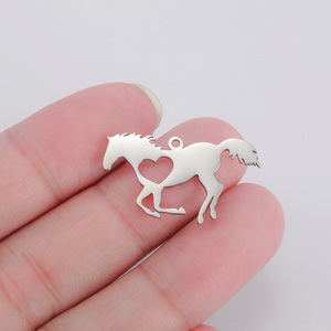 Thép Không Gỉ Rỗng Trái Tim Ngựa Quyến Rũ Mạ Vàng Ngựa Động Vật Mặt Dây Chuyền Đồ Trang Sức Phụ Kiện Cho Vòng Cổ Vòng Đeo Tay - Product Image 2