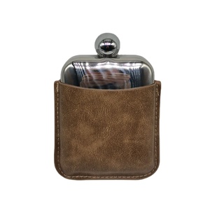 กระเป๋าหนังสำหรับขวดเหล้าทรงแบนสี่เหลี่ยมขนาด 6 ออนซ์ พร้อมขวดไม้สีน้ำตาลดำสุดหรูสำหรับขายส่ง วอดก้า วิสกี้ - Product Image 6