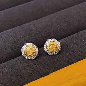 Xinfly - Aretes de Diamantes Clásicos Amarillos de 0.6 Quilates en Oro Sólido de 18 Quilates Au750, Joyería de Moda al por Mayor - Product Image 4