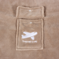 Coussin de voyage portable 2-en-1 personnalisé et doux, couverture corail pour avion et canapé, avec sac et sangle de bagage à main