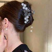 Pince à cheveux pour femme de 12 cm, en métal de haute qualité, avec motifs de lys, papillons, pompons et fleurs, pour usage quotidien, vente en gros, commande en gros disponible
