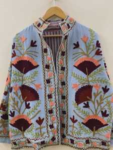 Chaqueta bordada Suzani de terciopelo floral hecha a mano, abrigo bohemio chic, ropa de abrigo étnica de invierno, regalo para ella - Product Image 6