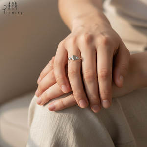 Bagues de haute qualité au design géométrique tendance, prix de gros, en or blanc massif 18 carats avec diamants naturels, bijoux - Product Image 5