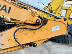 VENTE CHAUDE Excavatrice sur chenilles d'occasion HYUNDAI 215-9C d'origine, moteur diesel, pompe hydraulique, machine robuste prête à l'emploi - Product Image 4