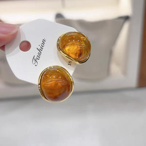 Pendientes de tuerca para mujer al por mayor, pendientes de aleación hipoalergénicos para mujer, pendientes delicados con tachuelas en tono dorado - Product Image 4