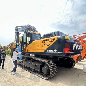 Excavadora de cadenas Hyundai 350LVS usada de 35 toneladas con motor Cummins, pocas horas de uso, excavadora de segunda mano en venta - Product Image 2