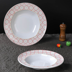 Assiette ronde en mélamine avec motif rouge, vaisselle de restaurant durable pour les repas d'hôtel - Product Image 3
