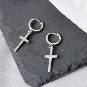 2025 nouveau <span class=keywords><strong>gros</strong></span> Offre Spéciale mode cuivre pendentif boucles d'oreilles lumière luxe INS Style Simple brillant Rock croix <span class=keywords><strong>bijoux</strong></span> <span class=keywords><strong>pour</strong></span> les femmes - Product Image 3