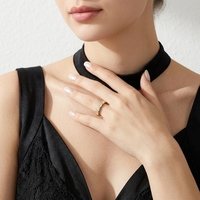 S925 Silber Vergoldeter Ring mit Smaragdschliff Moissanit, Eternity-Band-Ring mit Logo-Gravur, Großhandel Minimalistischer Ring