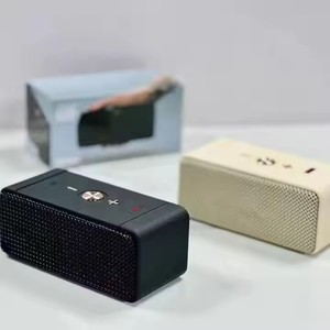 M8factory Bán Buôn <span class=keywords><strong>New</strong></span> Xách Tay Loa Không Dây Không Thấm Nước PC Cột Âm Thanh Bass Âm Nhạc Ngoài Trời Máy Nghe Nhạc Loa Siêu Trầm Quà Tặng Boombox FM - Product Image 5