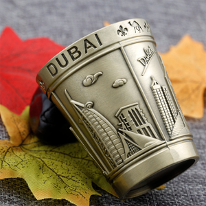 Verres à vin classiques de style Dubaï Objets d'art de luxe <span class=keywords><strong>en</strong></span> alliage de <span class=keywords><strong>zinc</strong></span> pour la commémoration touristique Verre à l'ancienne personnalisé PC - Product Image 5