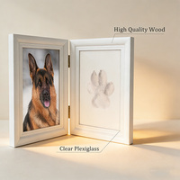 Cadre photo commémoratif transfrontalier pour animaux de compagnie avec design pliable et support d'affichage pour empreintes de pattes et de mains