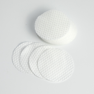 แผ่นเช็ดทำความสะอาดผิวหน้าแบบไม่ถักทอ สีขาวลายจุด คุณภาพสูง ผลิตจากวัสดุวิสโคส แผ่นโทนเนอร์แบบแห้ง เนื้อนุ่ม เย็นสบาย ช่วยบำรุงผิวให้ชุ่มชื้นและสะอาด - Product Image 2