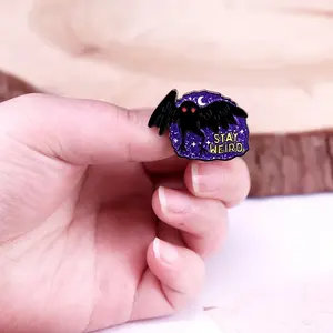 Stay Weird Terrifying Bizarre Moth Broche Sac Bijoux Accessoire Cadeau Pin - Product Image 5