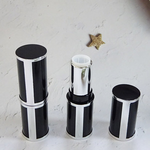 Tube à rouge à lèvres en cuir PU tendance, conteneur vide en plastique ABS pour emballage de maquillage, étui cosmétique avec effet cuir - Product Image 1
