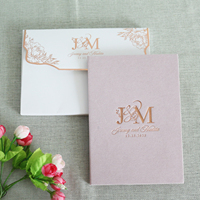 Undangan Pernikahan Buku Hardcover Warna Pink Romantis Custom Dengan Kartu Saku Beludru Kartu RSVP Amplop Beludru