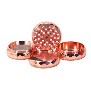 Molinillo de hierbas de diamante lateral con rombos de nuevo diseño con logotipo personalizado, Manual de Metal de 63mm, Zinc, cuatro capas, trituradora de molienda para tienda de tabaco, humo - Product Image 4